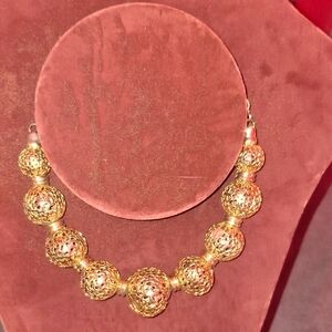 Elegant Gold Filigree Necklace